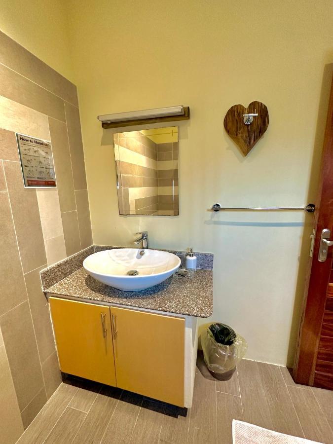 Апартаменты Seaside Self Catering Анс-Руаяль Экстерьер фото